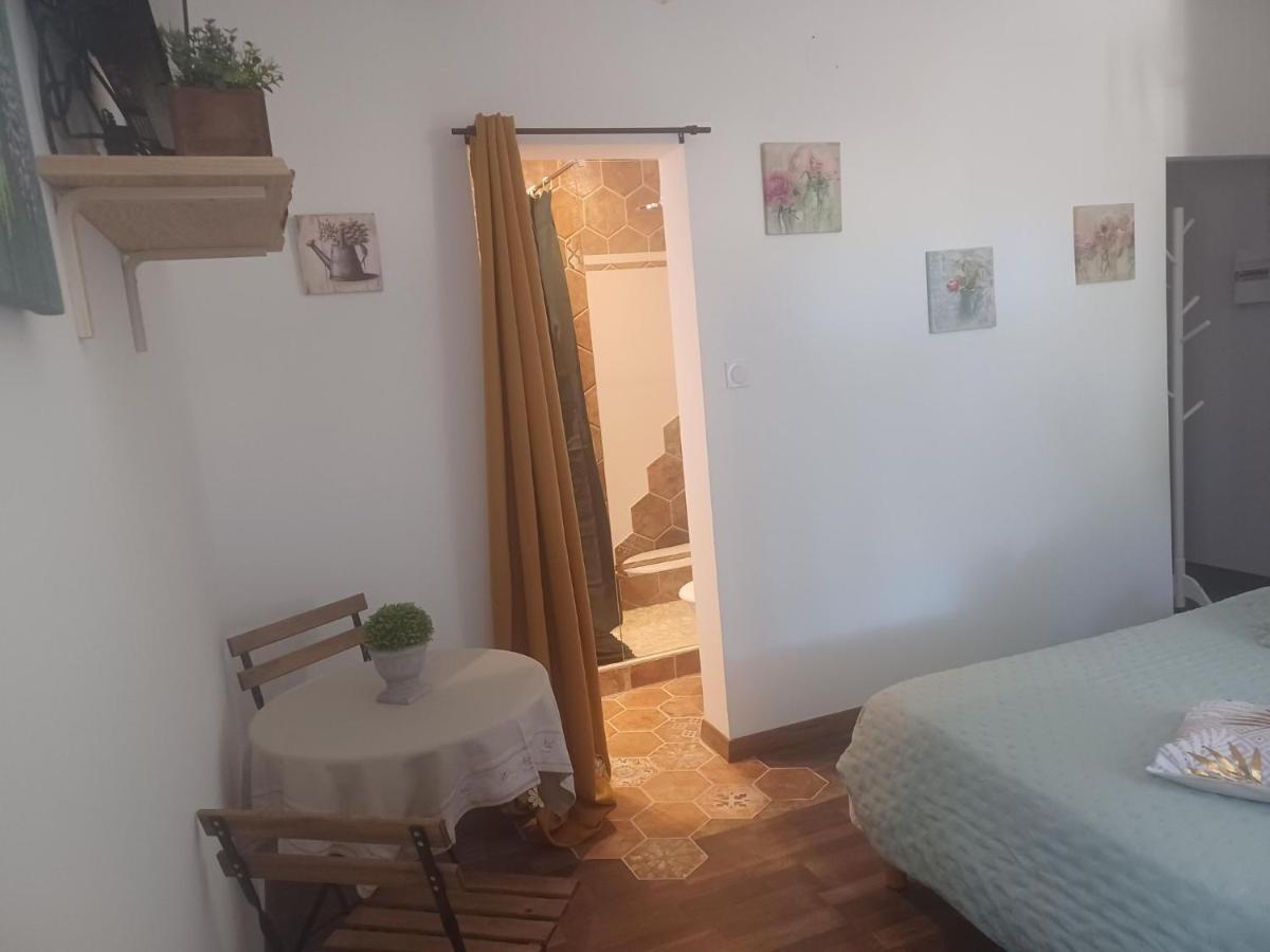 Saint-Pierre-des-Champs Chambre D'Hote Au Jardin Le Clos Des Vins D'Anges المظهر الخارجي الصورة